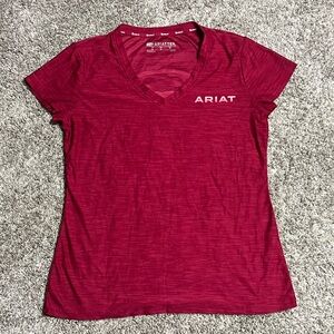 Ariat Women’s V-Neck Performance Tee in Deep Raspberry